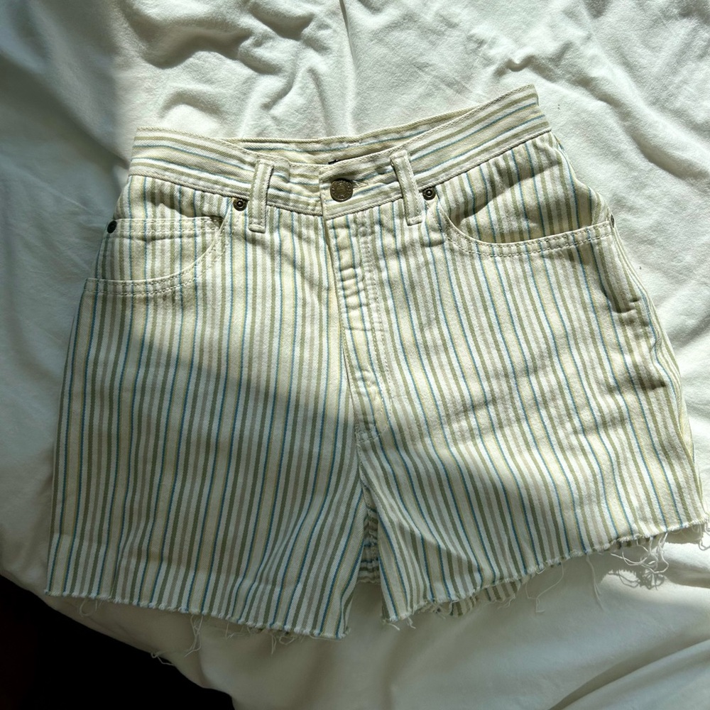 SOLD - AWOKE VINTAGE Liz Wear Striped Jean shorts - size 4
